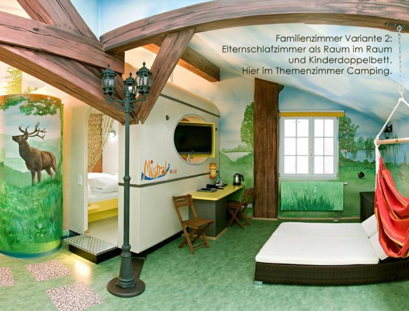 V8 Hotel Classic Motorworld Region Stuttgart Boeblingen Bilik gambar